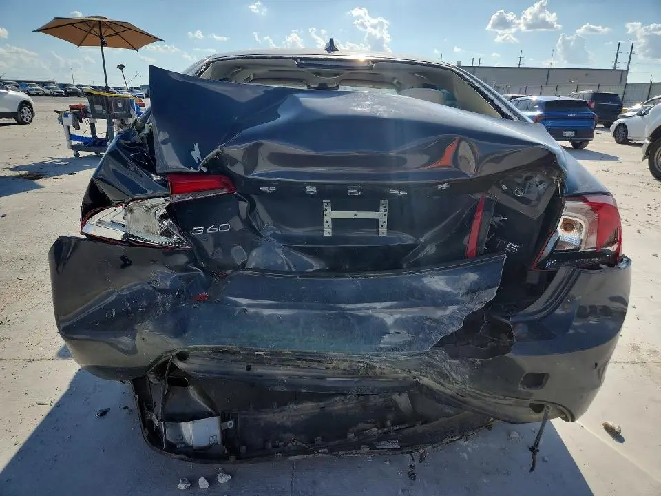 2015 VOLVO S60 PLATINUM  