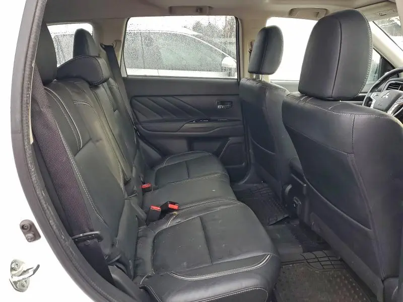 2018 MITSUBISHI OUTLANDER SE  