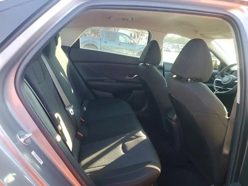 2023 HYUNDAI ELANTRA SE  