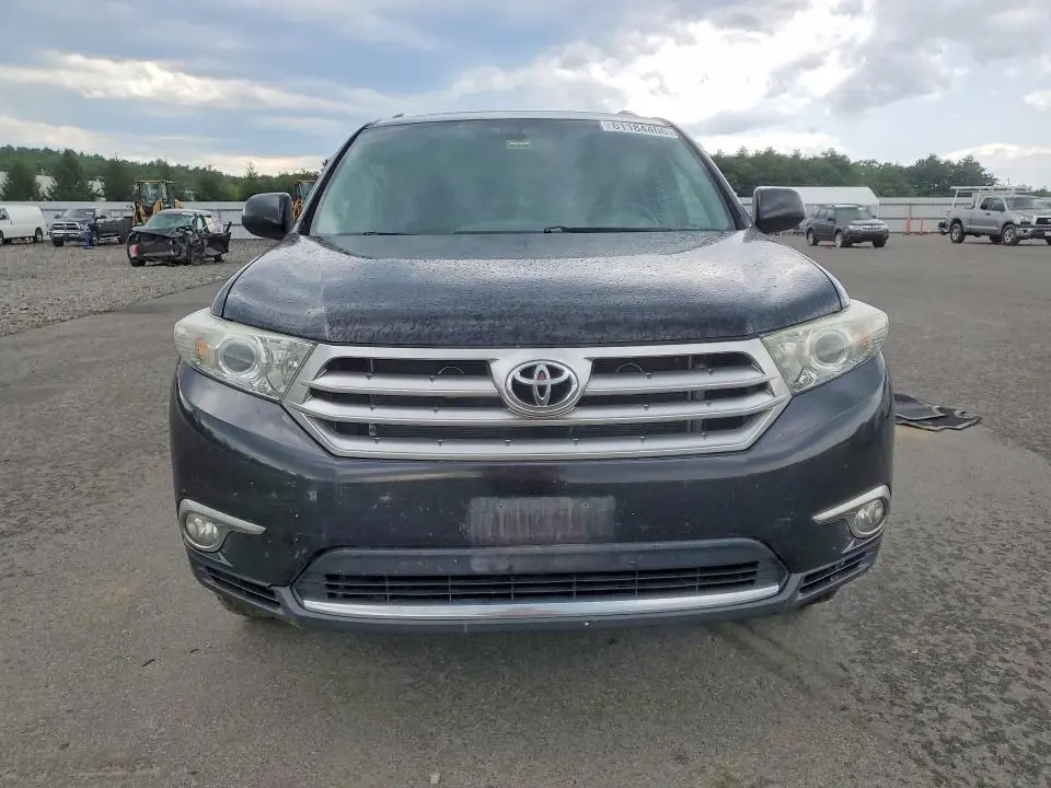 2012 TOYOTA HIGHLANDER SE  