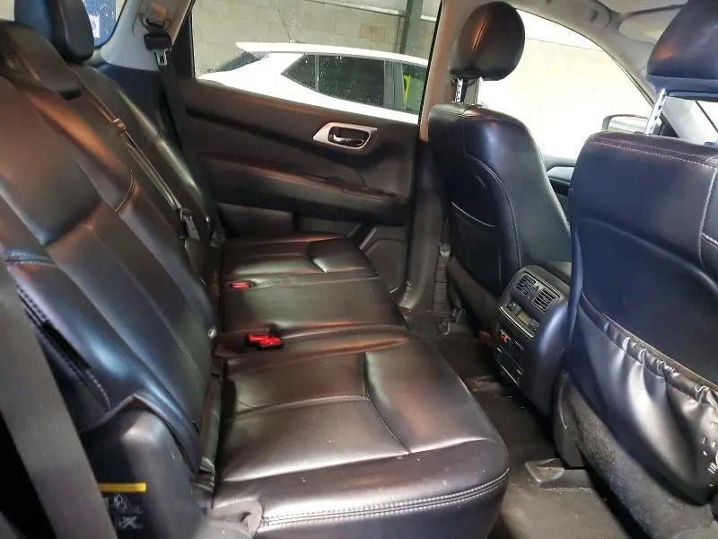 2019 NISSAN PATHFINDER SL  