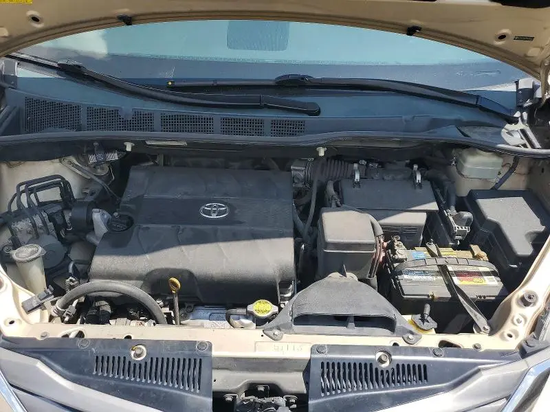 2011 TOYOTA SIENNA   