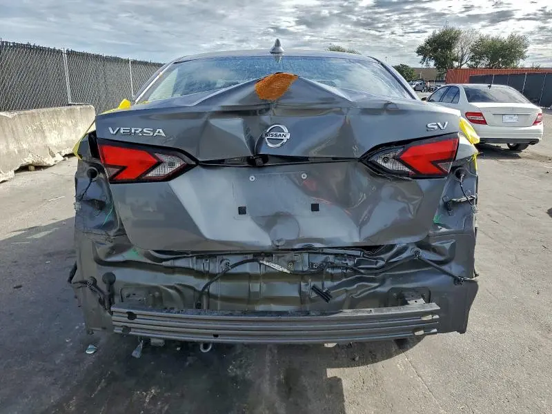 2022 NISSAN VERSA SV  