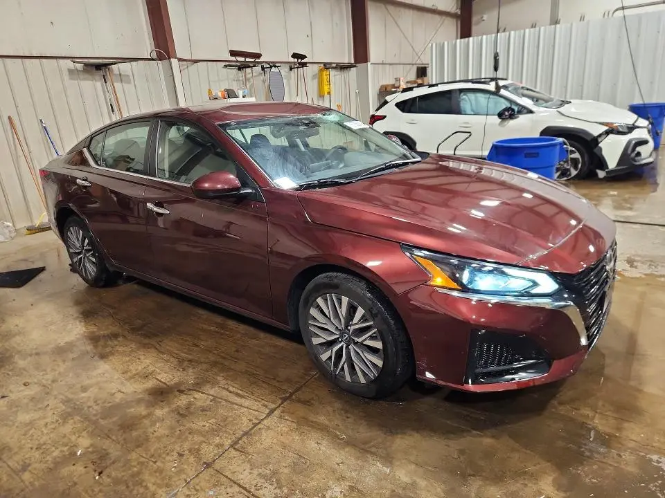2023 NISSAN ALTIMA SV  