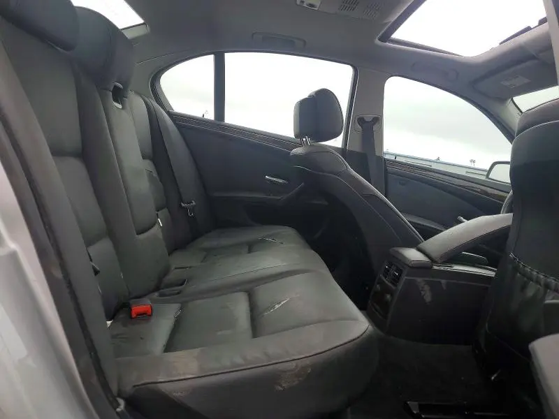 2010 BMW 528 XI  