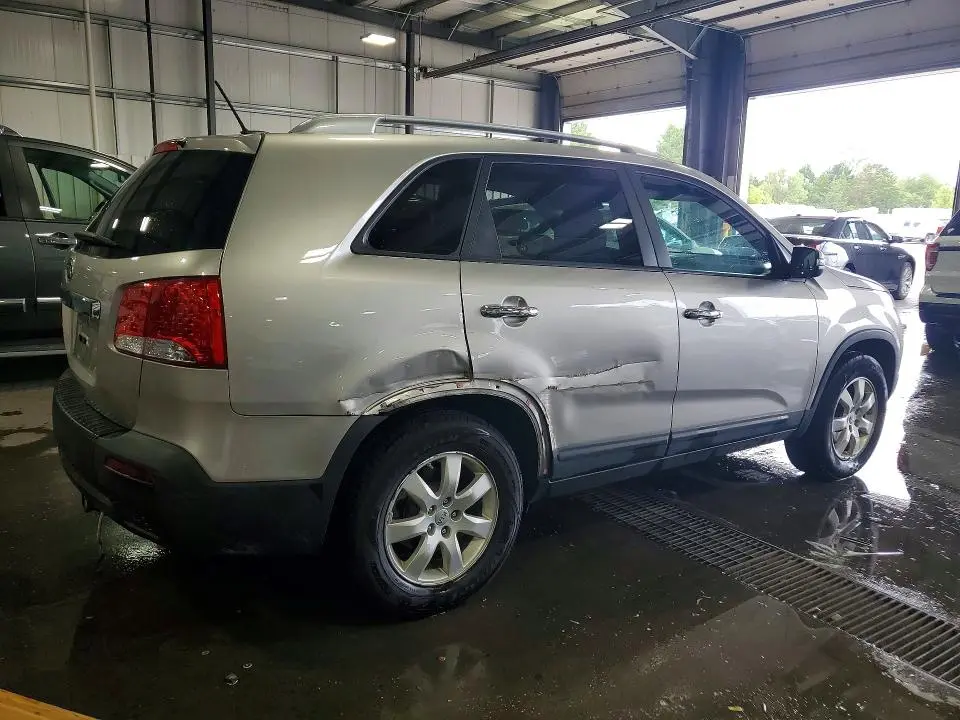 2013 KIA SORENTO LX  