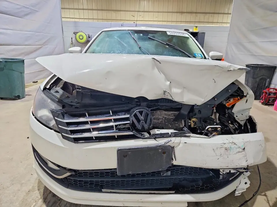 2015 VOLKSWAGEN PASSAT SEL  