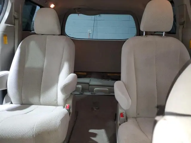 2013 TOYOTA SIENNA LE  
