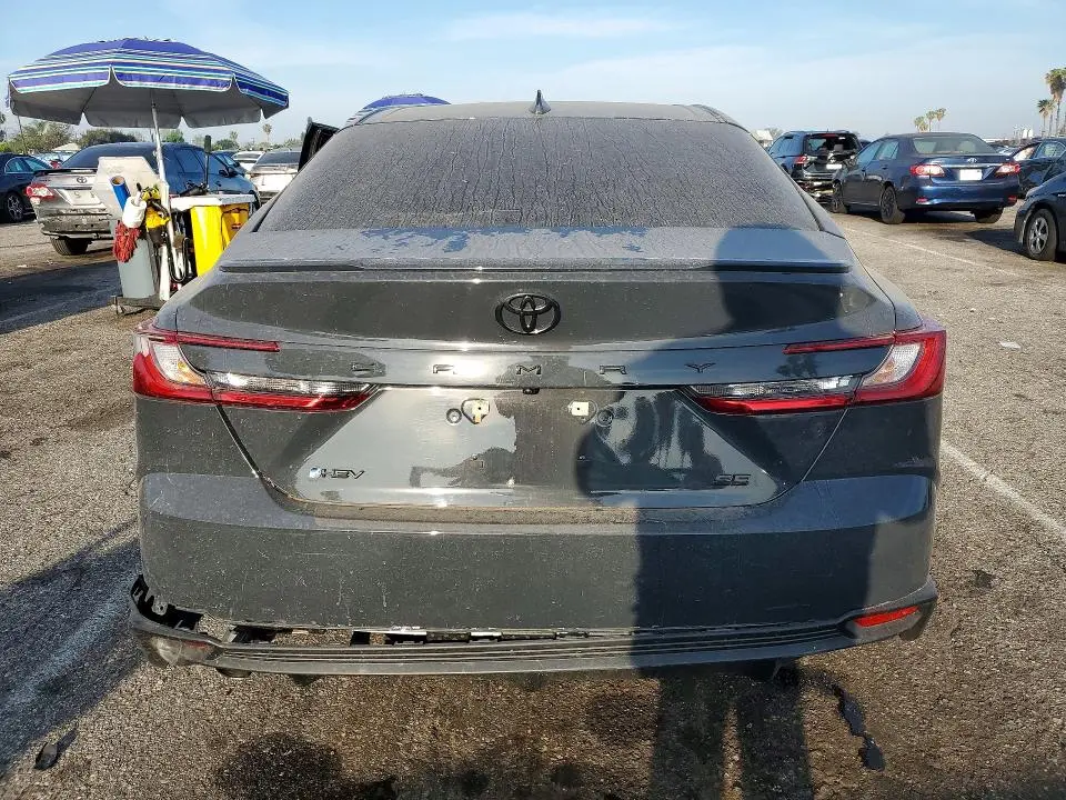 2025 TOYOTA CAMRY SE  