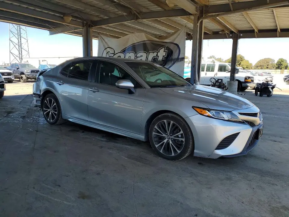 2018 TOYOTA CAMRY SE  