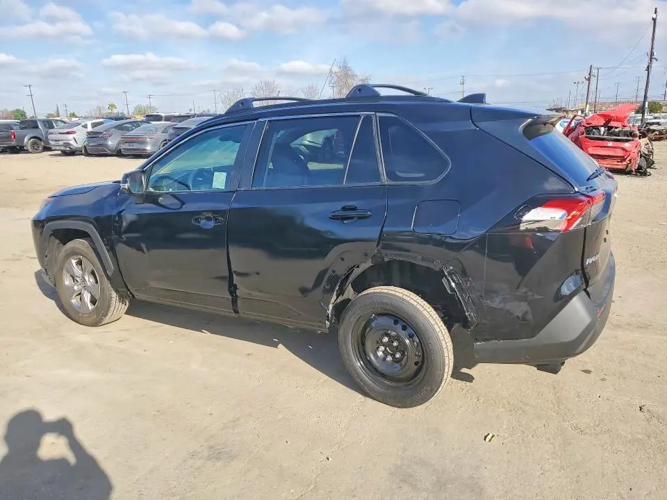 2025 TOYOTA RAV4 XLE  