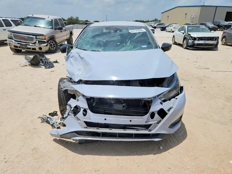 2023 NISSAN VERSA SR  