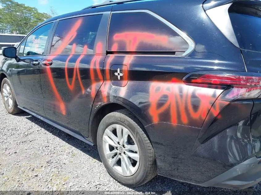 2022 TOYOTA SIENNA XLE WOODLAND EDITION