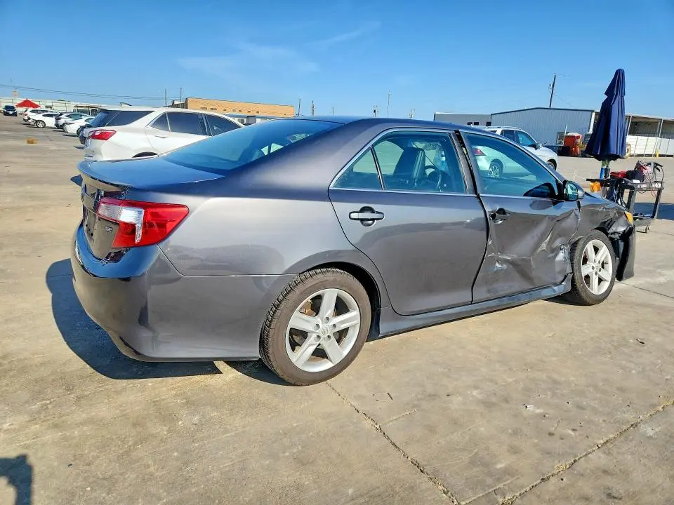2013 TOYOTA CAMRY SE  