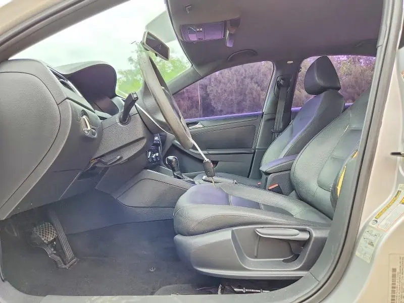 2011 VOLKSWAGEN JETTA SE  