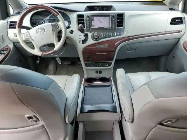 2011 TOYOTA SIENNA XLE  