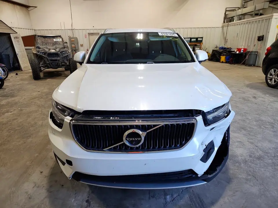 2021 VOLVO XC40 T4 MOMENTUM  