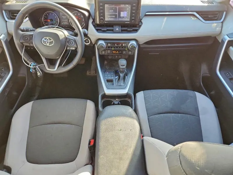 2021 TOYOTA RAV4 XLE  