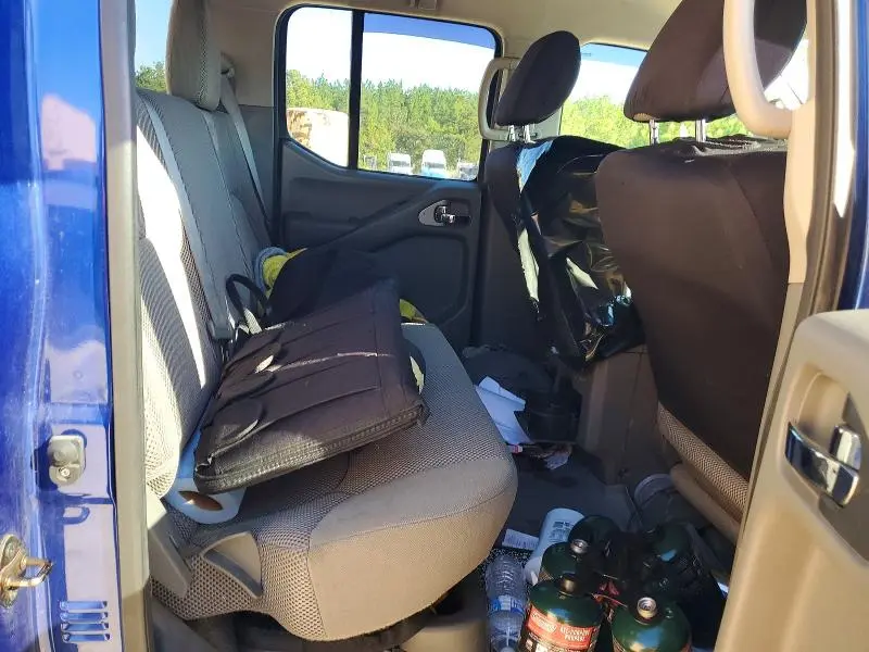 2015 NISSAN FRONTIER SV  
