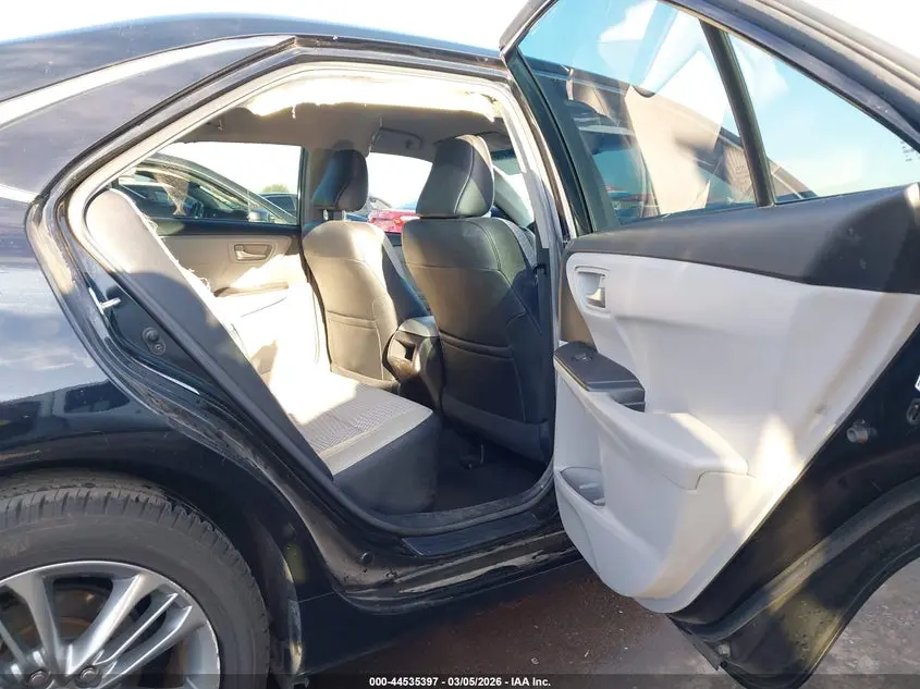 2015 TOYOTA CAMRY SE