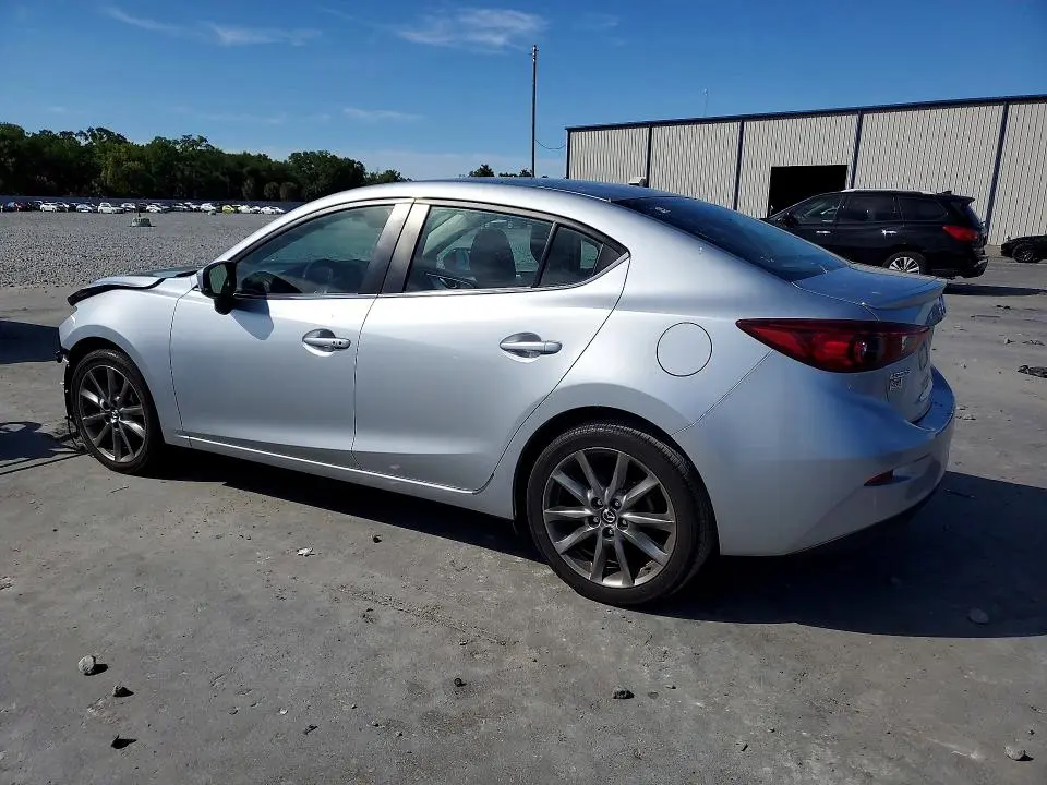 2018 MAZDA 3 TOURING  