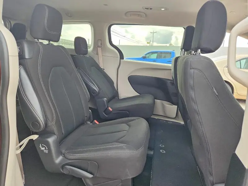 2022 CHRYSLER VOYAGER LX  