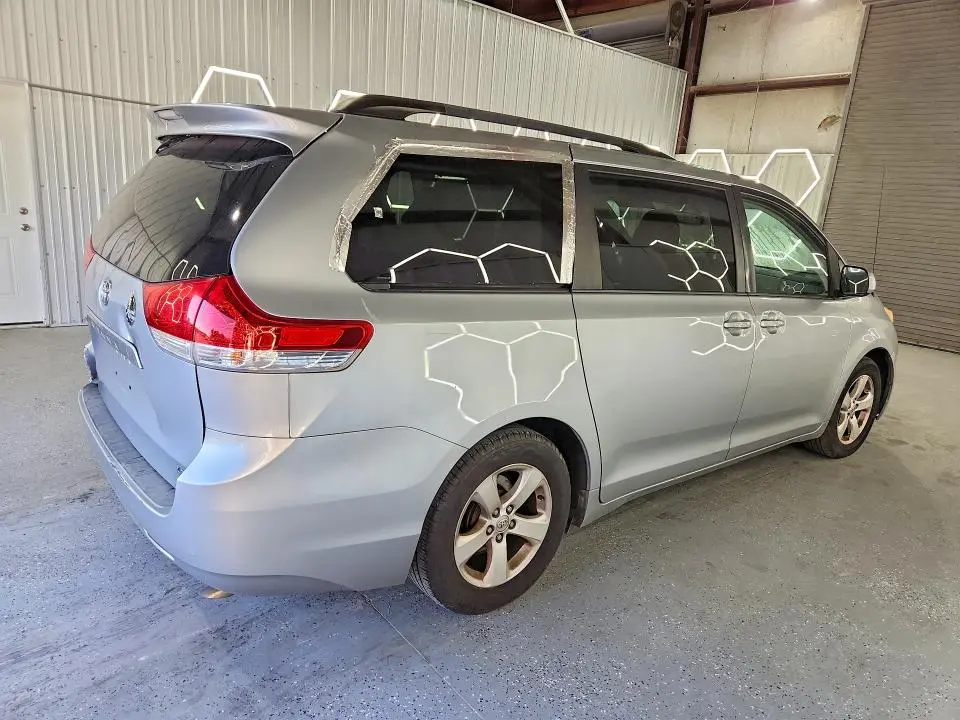 2014 TOYOTA SIENNA LE  