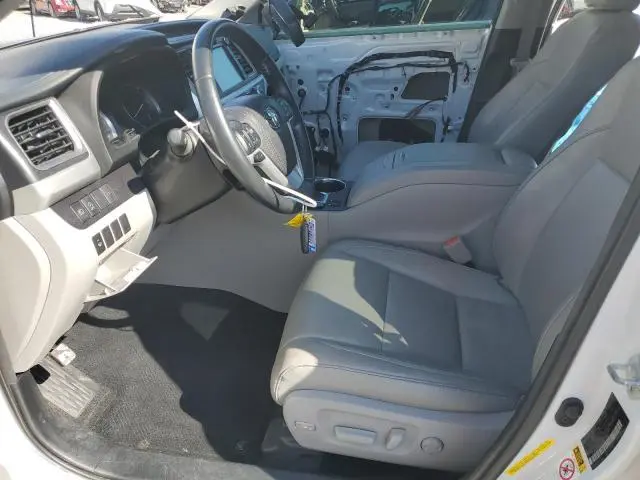 2018 TOYOTA HIGHLANDER SE  