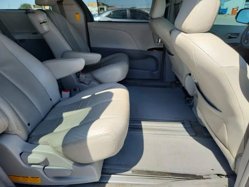 2013 TOYOTA SIENNA XLE 8-PASSENGER  