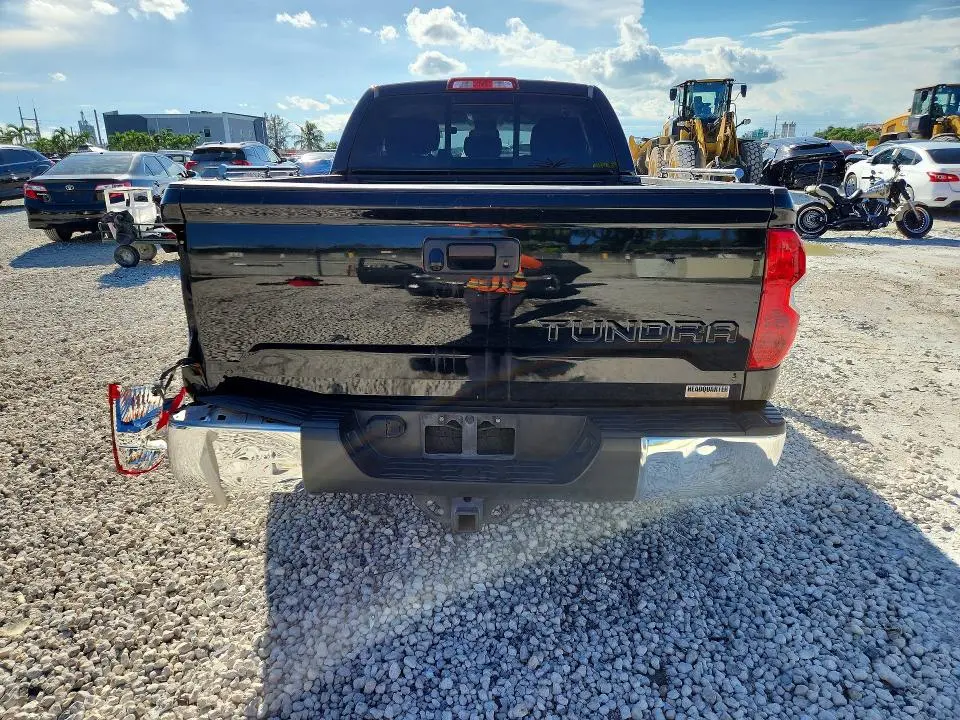 2017 TOYOTA TUNDRA SR5  