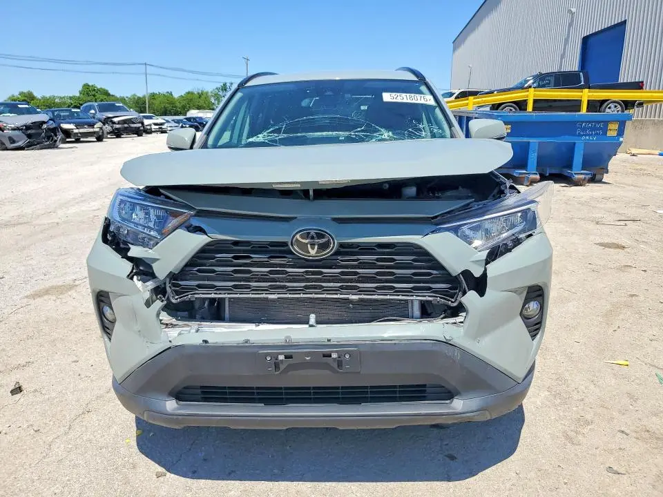 2021 TOYOTA RAV4 XLE  