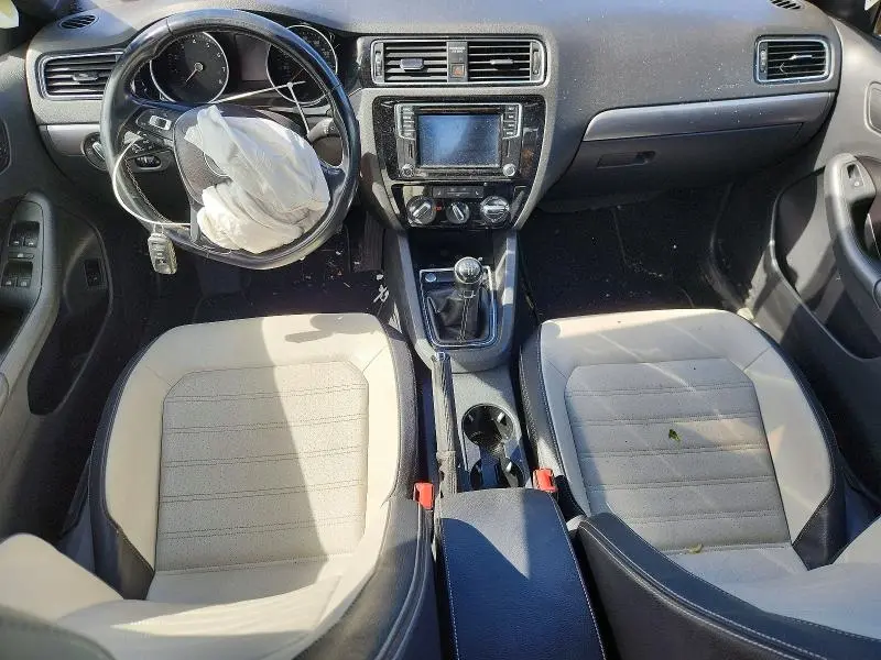 2016 VOLKSWAGEN JETTA SPORT  