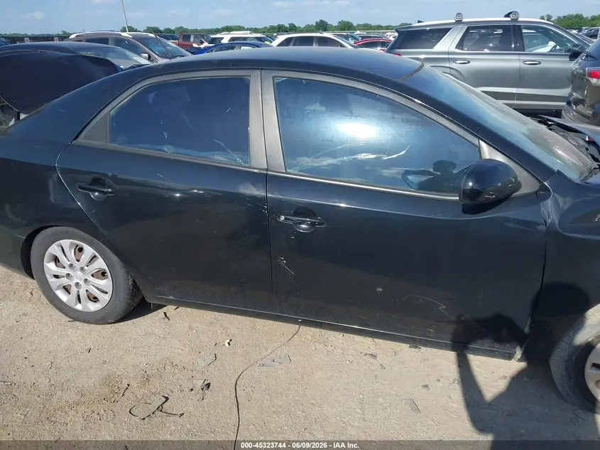 2013 KIA FORTE LX