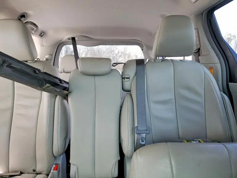 2014 TOYOTA SIENNA XLE 8-PASSENGER  