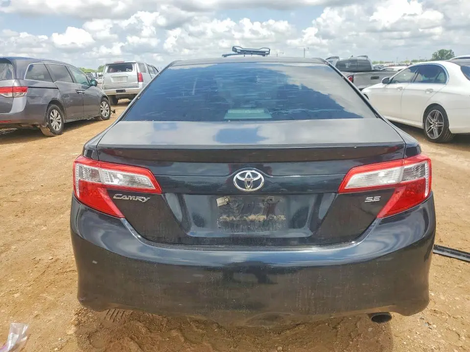 2014 TOYOTA CAMRY SE  