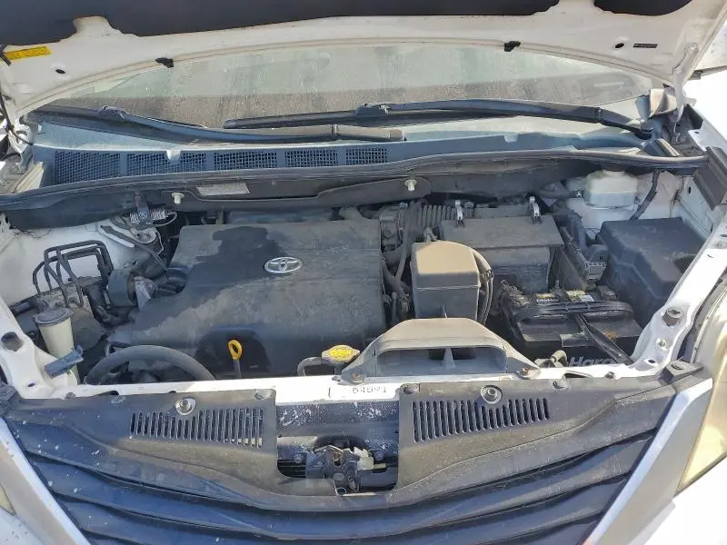 2011 TOYOTA SIENNA LE  