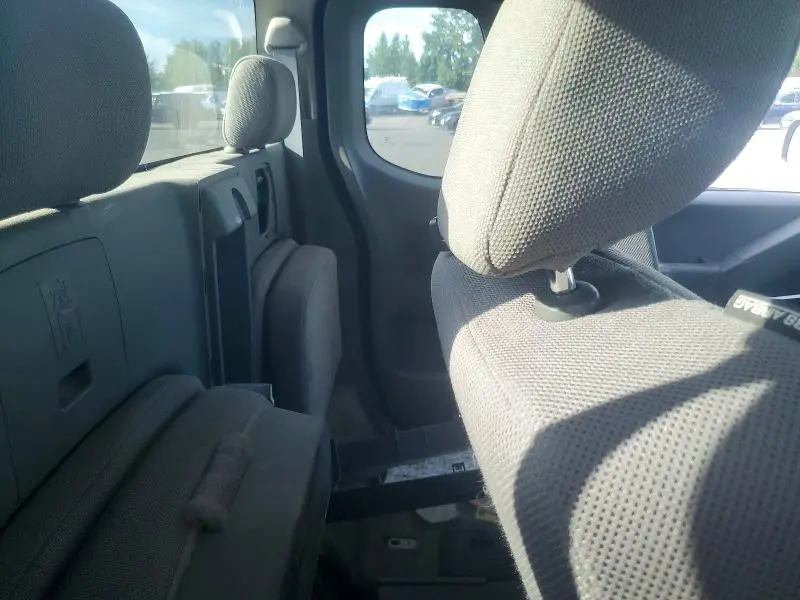 2015 NISSAN FRONTIER S  
