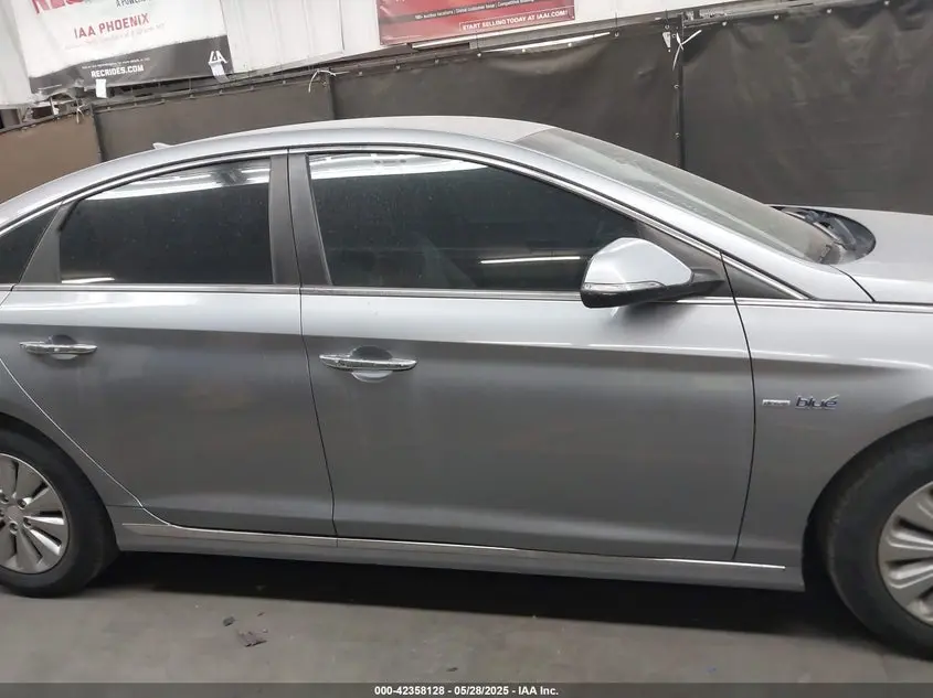 2016 HYUNDAI SONATA HYBRID SE