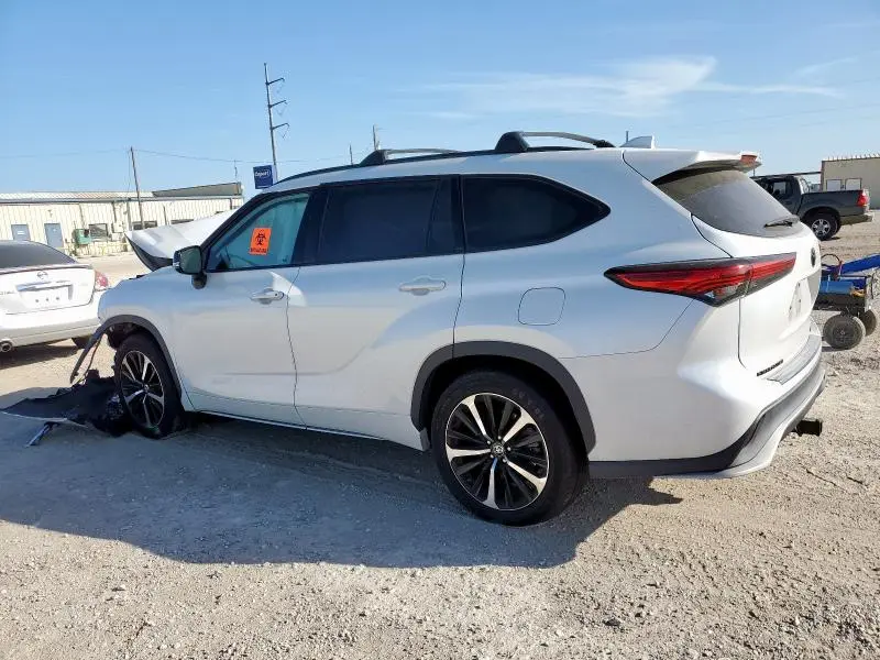 2022 TOYOTA HIGHLANDER XSE  