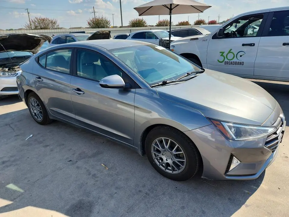 2019 HYUNDAI ELANTRA SE  