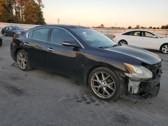 2010 NISSAN MAXIMA S  