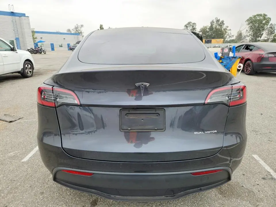 2025 TESLA MODEL Y   