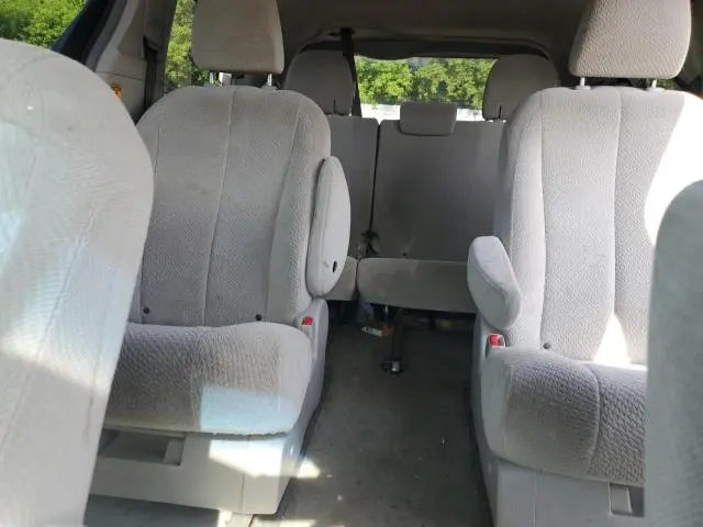 2014 TOYOTA SIENNA LE  