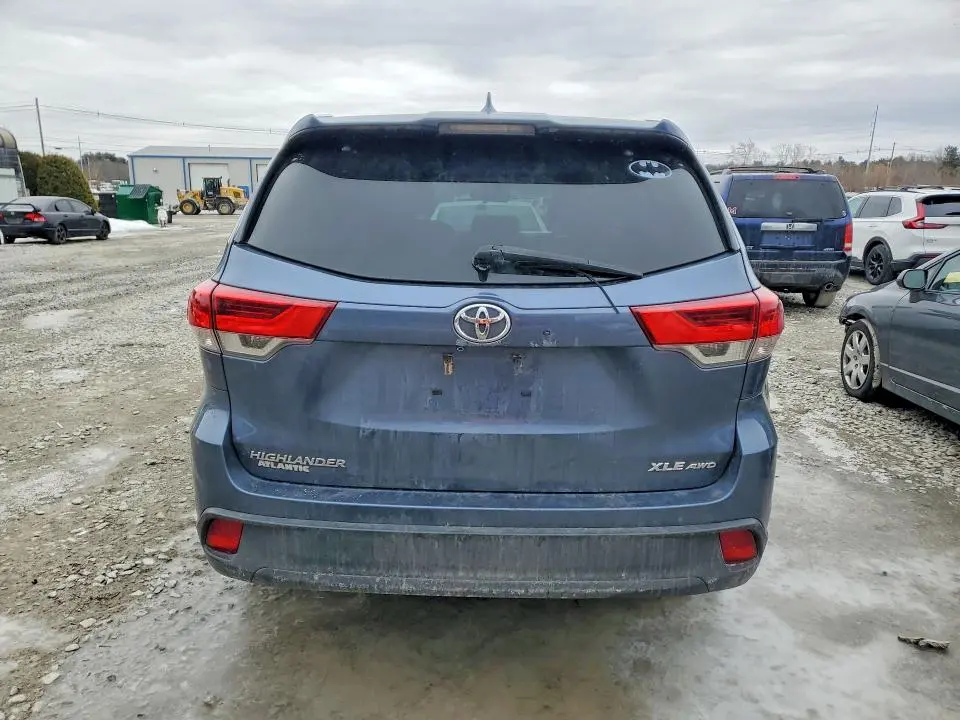 2019 TOYOTA HIGHLANDER XLE  
