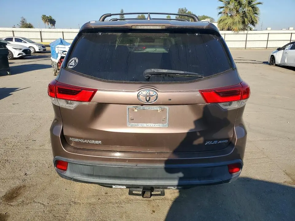 2017 TOYOTA HIGHLANDER XLE  