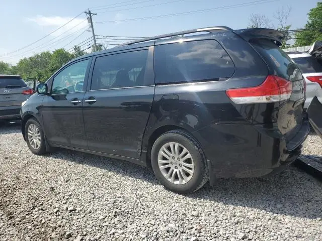 2013 TOYOTA SIENNA XLE  