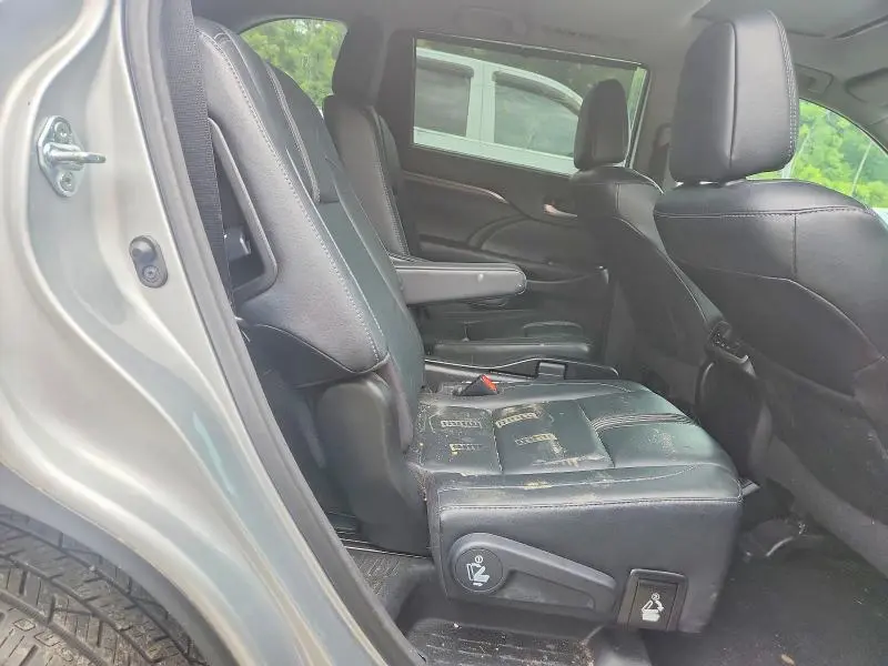 2017 TOYOTA HIGHLANDER SE  