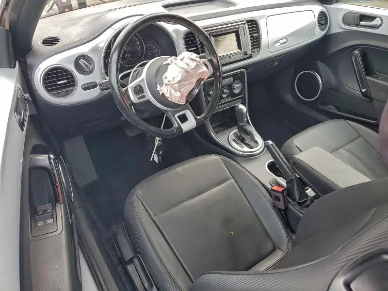 2017 VOLKSWAGEN BEETLE S/SE  