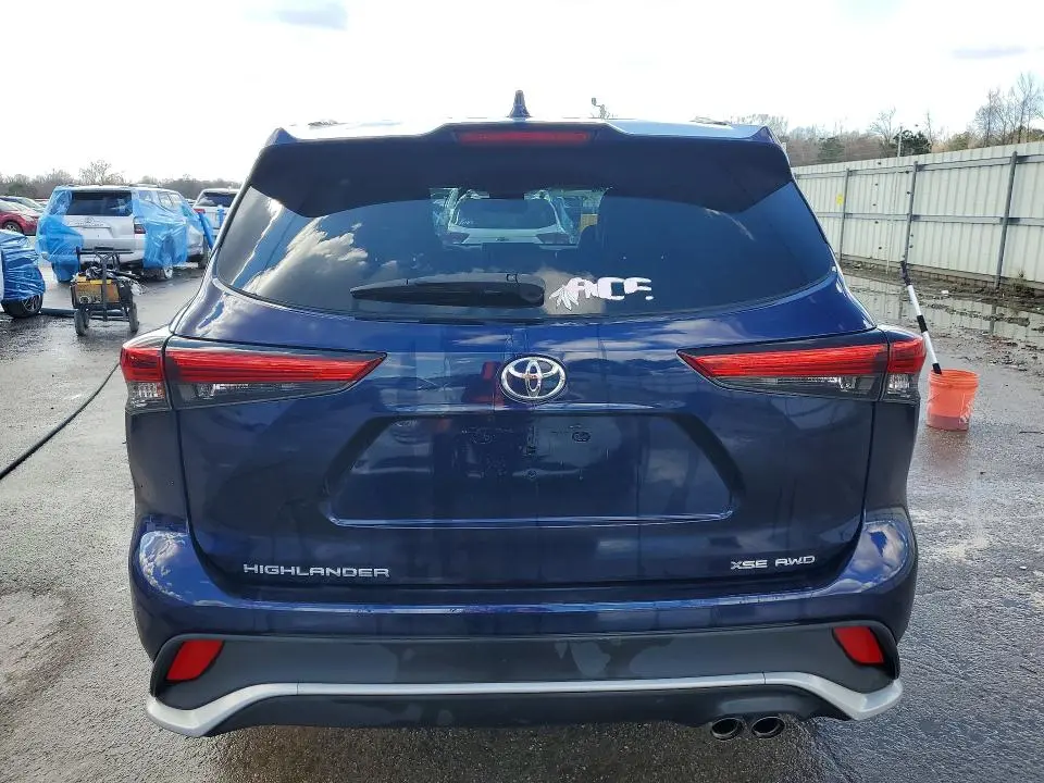 2021 TOYOTA HIGHLANDER XSE  