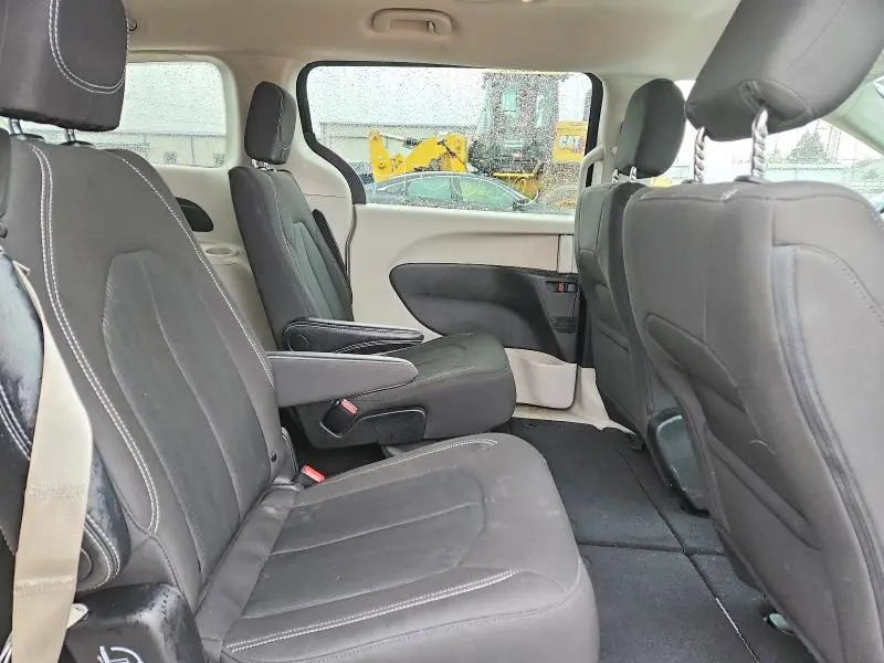 2024 CHRYSLER VOYAGER LX  